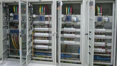 電柜銅排必須需要配備亞克力板嗎【千亞電氣】